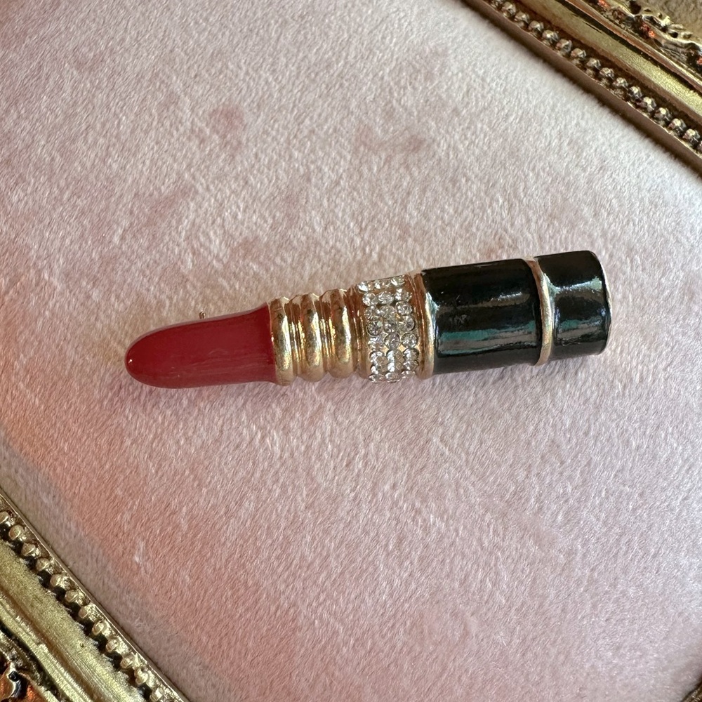 Red & Black Enamel & Crystal Lipstick Lapel Brooch Pin Perfect Gift Makeup Fan - Picture 3 of 9